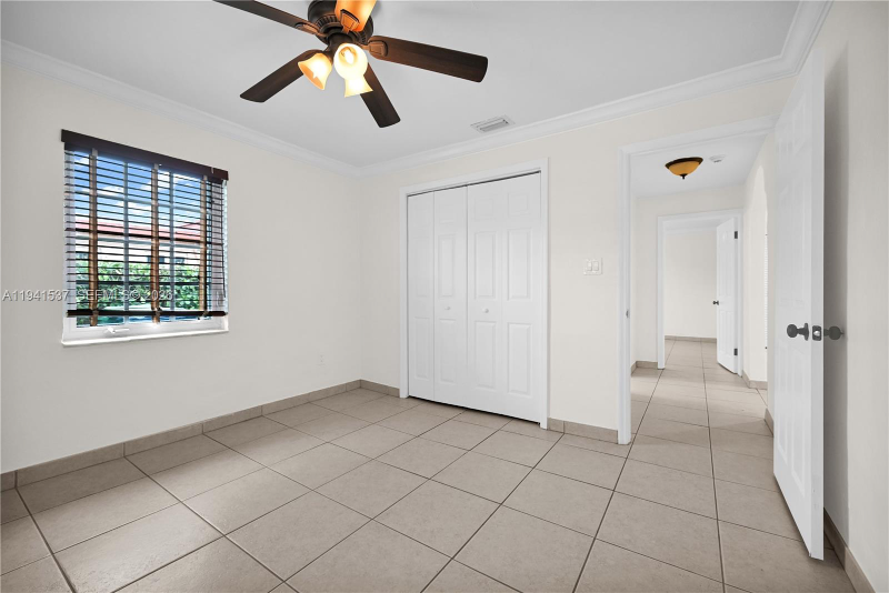 6560 Sw 39th St - Photo 3 of 9
