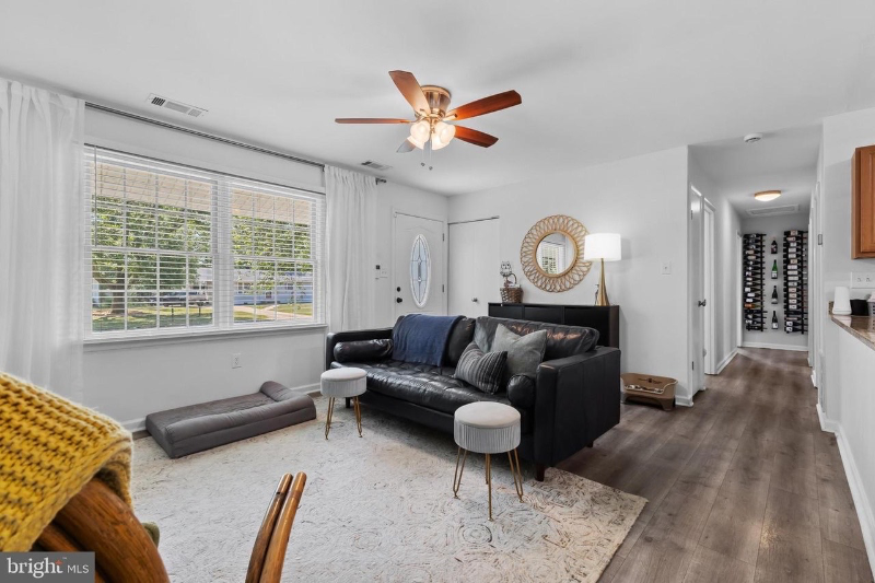 4402 Wyres St - Photo 3 of 20