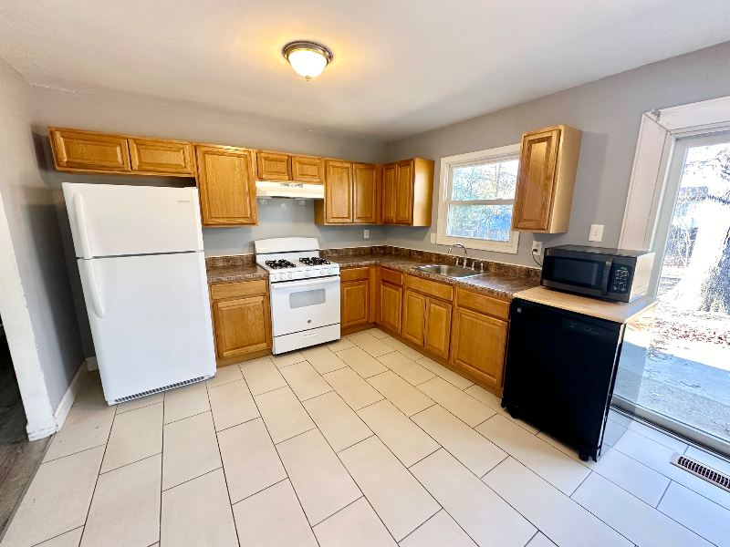 150 Orange Ave - Photo 4 of 18