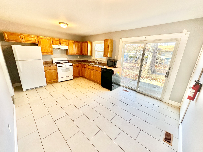 150 Orange Ave - Photo 5 of 18