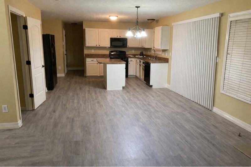 8806 Emerald Hill Dr - Photo 4 of 6