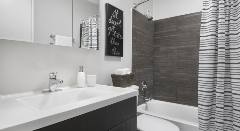 5 E Delaware Pl - Photo 4 of 10