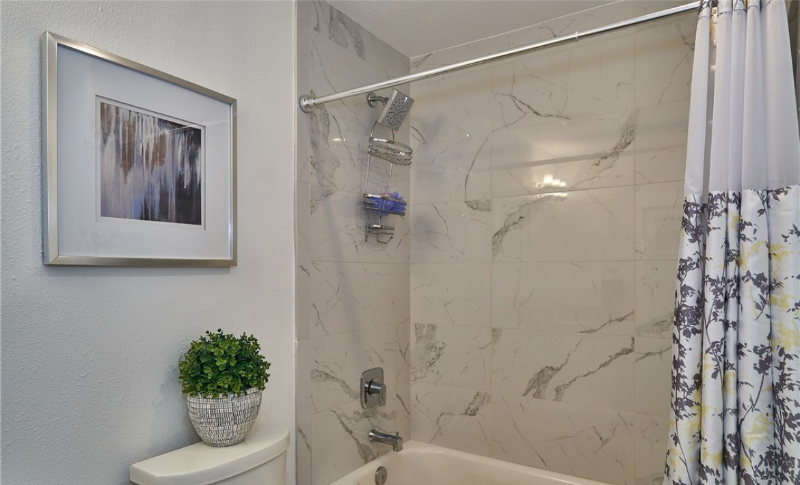 4213 S 185th St - Photo 4 of 10