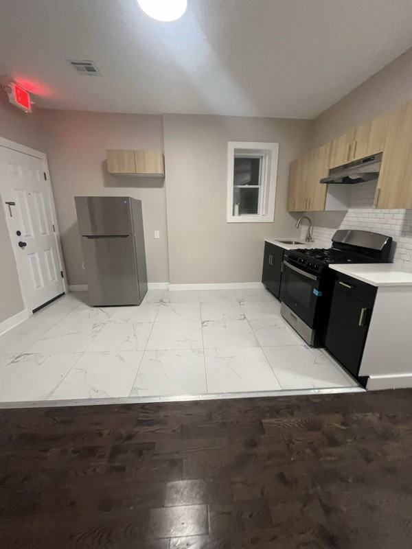 190 N Park St #7 - Photo 4 of 5