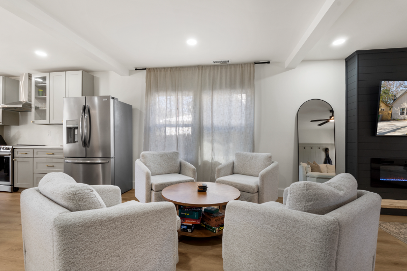 2212 Weyland Ave - Photo 4 of 20