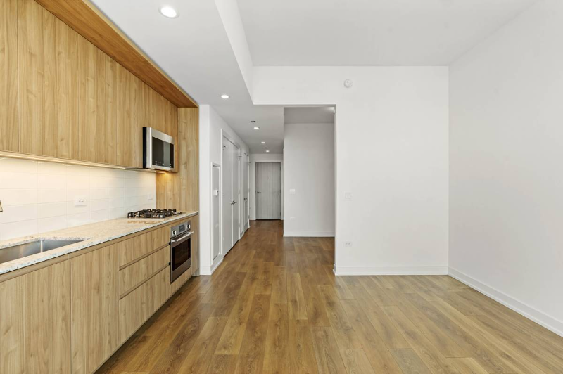 174 W Hill St - Photo 4 of 17