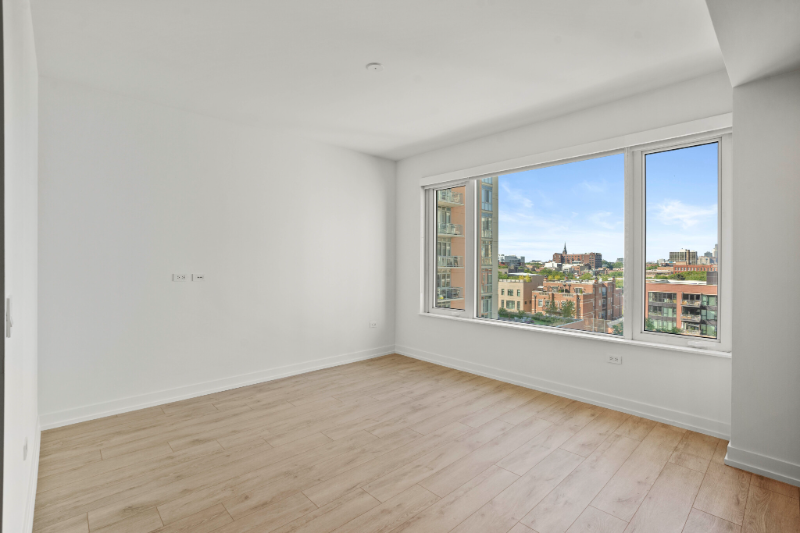 1106 N Wells St - Photo 3 of 17