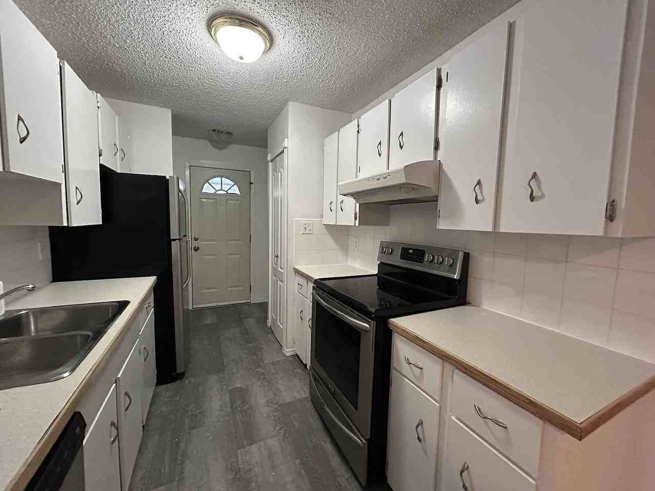 18253 84 Avenue Northwest, Edmonton, Alberta, Canada, T5T 1T7 - Photo 6 of 16