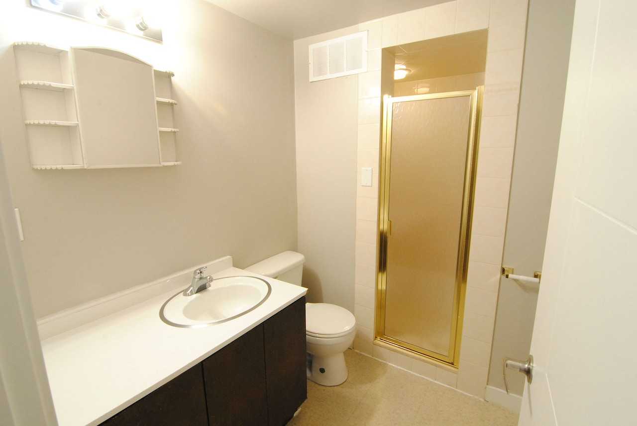 11206 38 Street Northwest, Edmonton, Alberta, Canada, T5W 2G2 - Photo 4 of 6