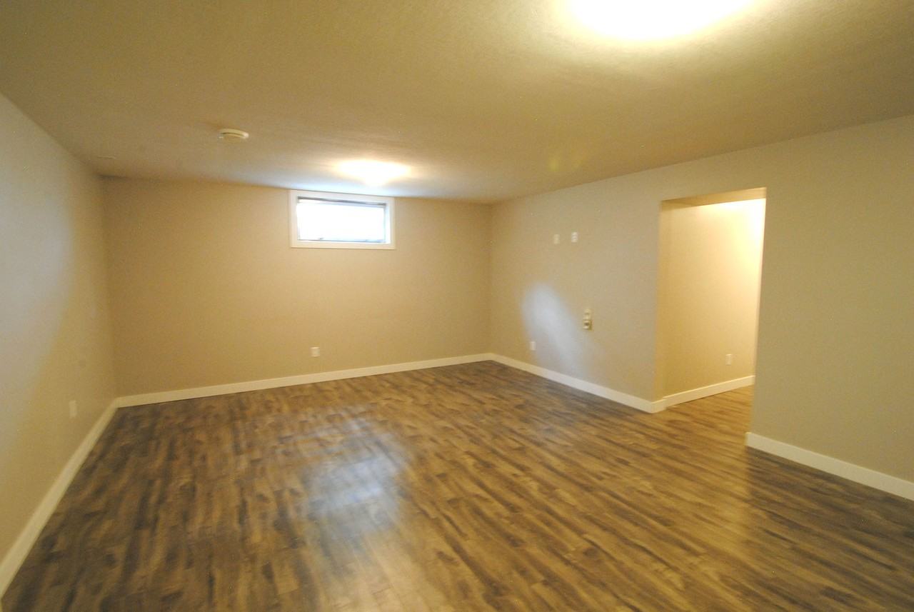 11206 38 Street Northwest, Edmonton, Alberta, Canada, T5W 2G2 - Photo 5 of 6