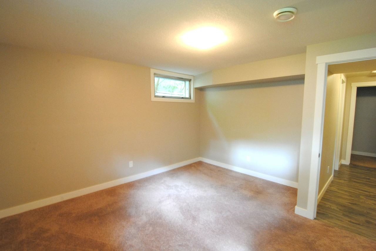 11206 38 Street Northwest, Edmonton, Alberta, Canada, T5W 2G2 - Photo 6 of 6