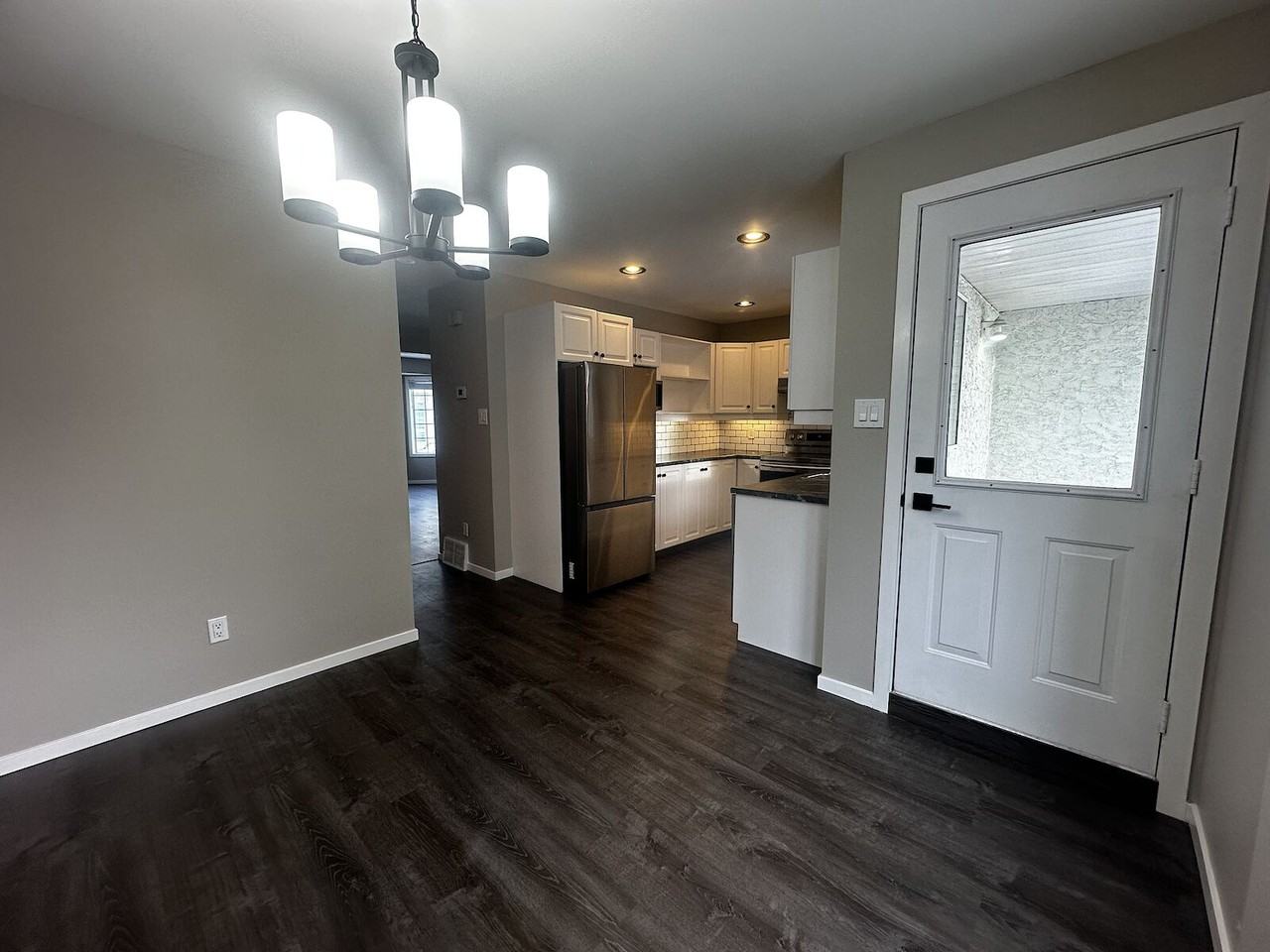 7623 Mill Woods Road Northwest, Edmonton, Alberta, Canada, T6K 1Y7 - Photo 4 of 17