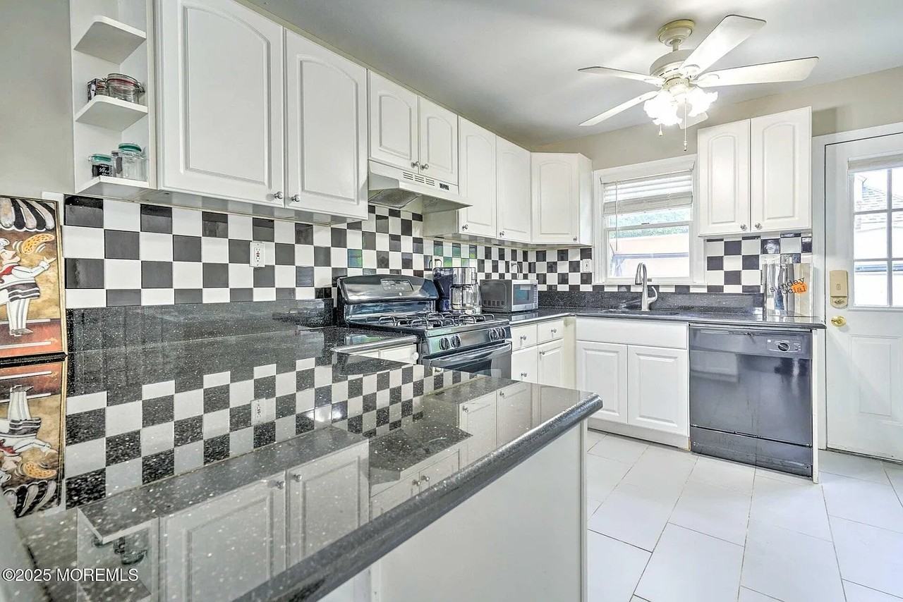 18 Waterview Place - Photo 2 of 9