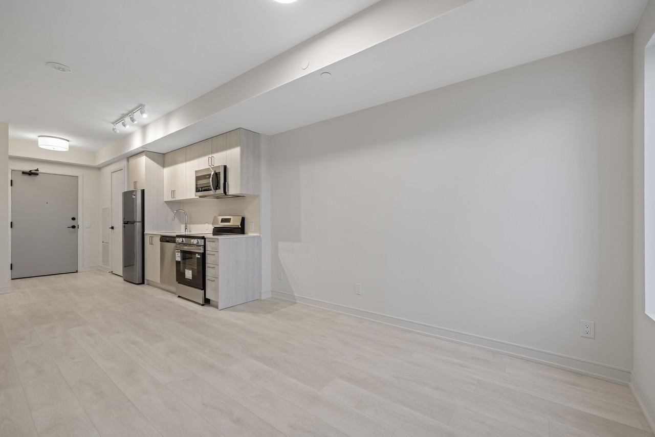 8020 Derry Rd - Photo 2 of 14