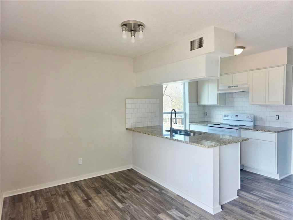 1020 Autumn Cir #1020C - Photo 3 of 9