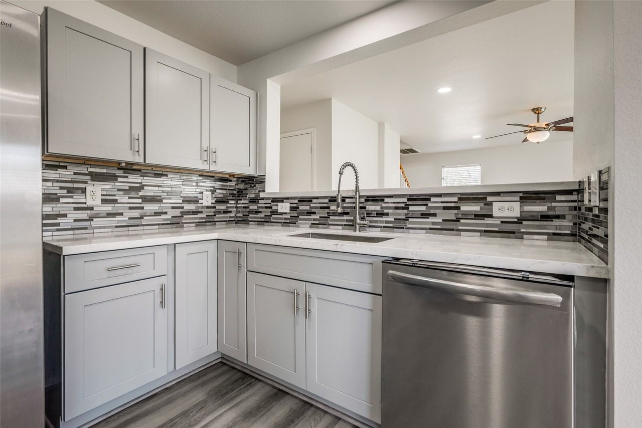 5750 Roehampton Ct #5750 - Photo 3 of 25