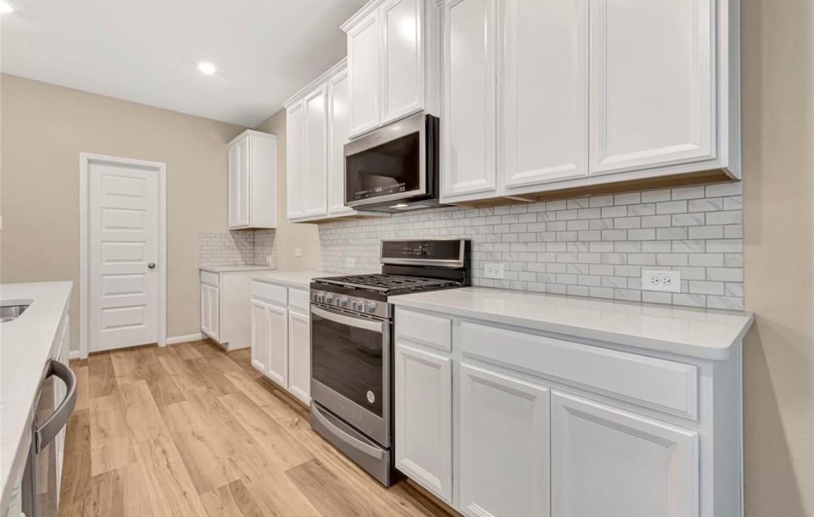 16104 Oregon Oak Dr #16104 - Photo 2 of 27