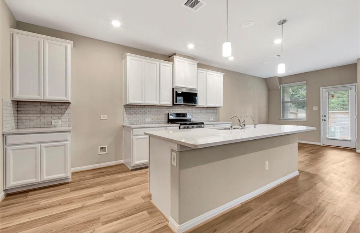 16104 Oregon Oak Dr #16104 - Photo 4 of 27