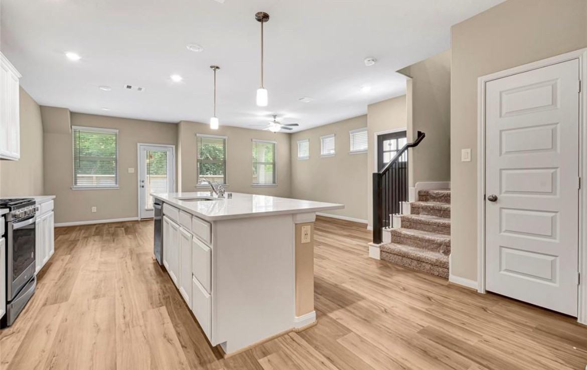 16104 Oregon Oak Dr #16104 - Photo 5 of 27