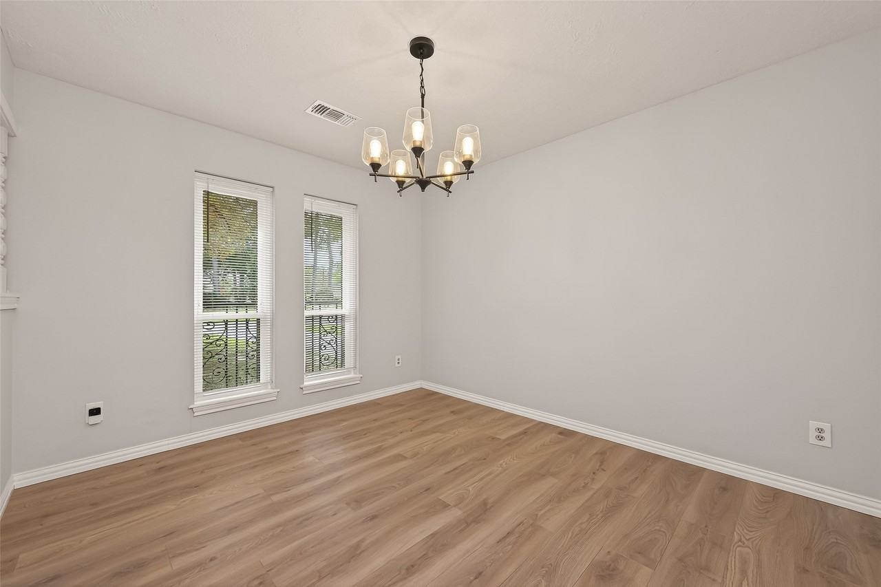 13418 Paradise Valley Dr #13418 - Photo 5 of 40