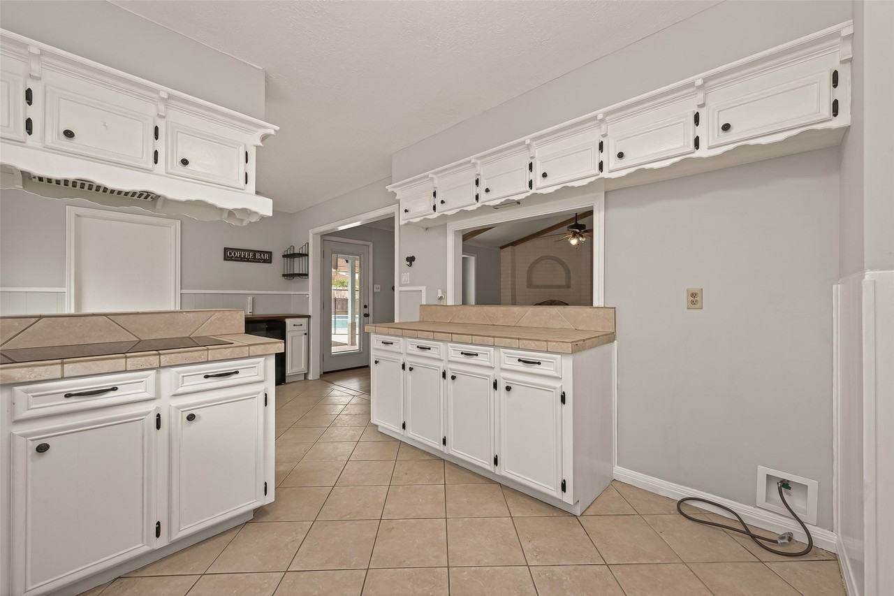 13418 Paradise Valley Dr #13418 - Photo 6 of 40