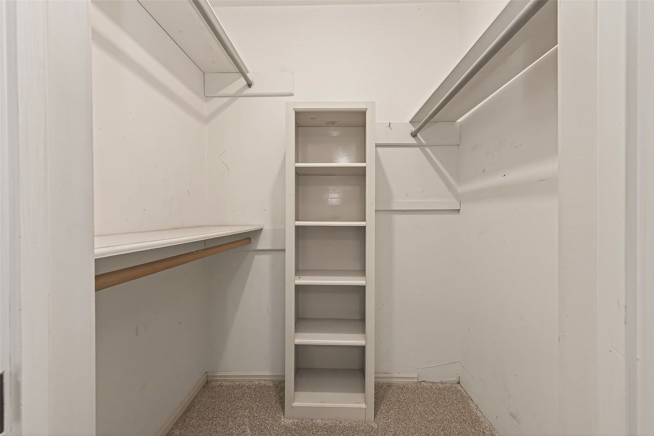 13418 Paradise Valley Dr #13418 - Photo 7 of 40