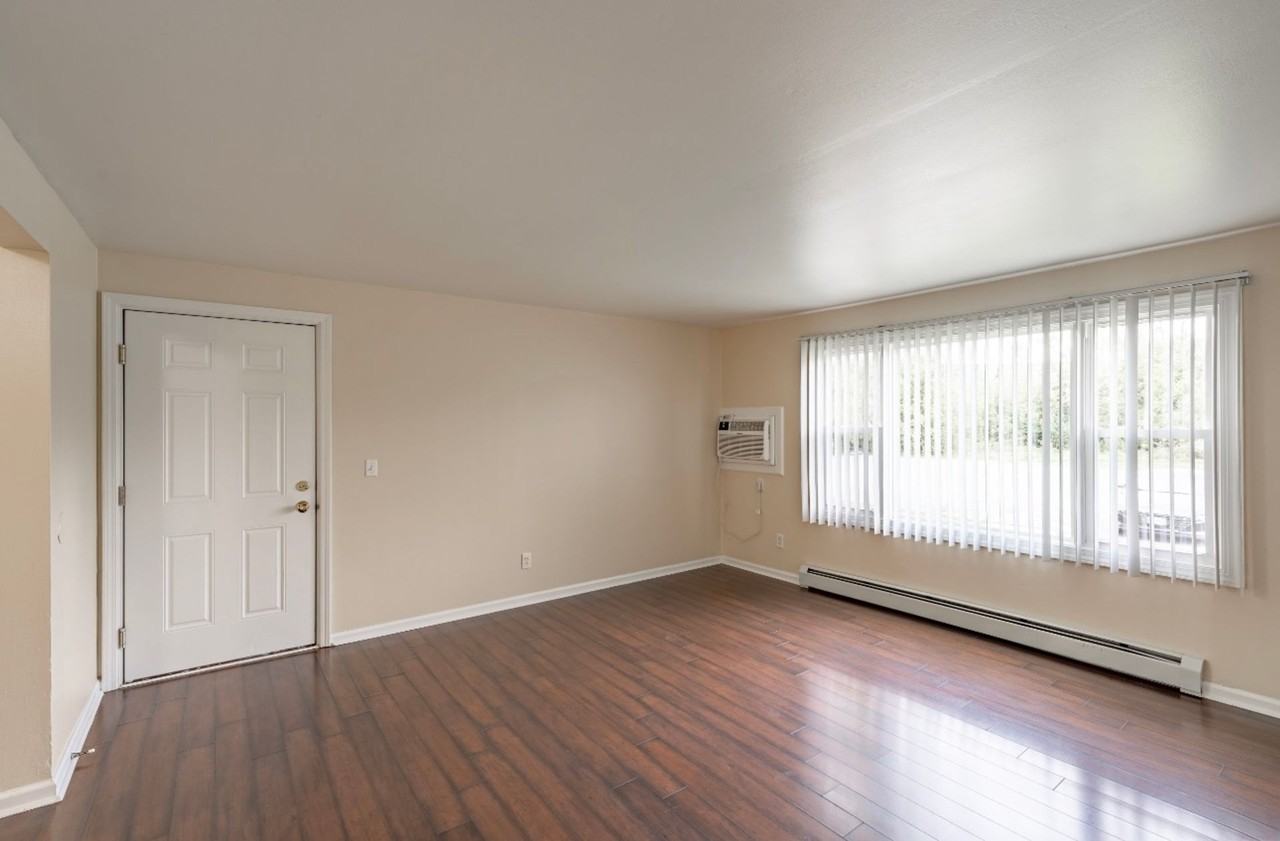 Luxury lakeside living in Hamburg - Photo 4 of 31