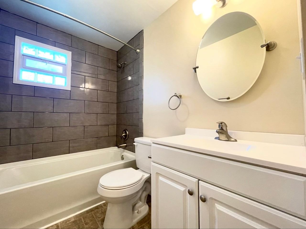 Luxury lakeside living in Hamburg - Photo 7 of 31