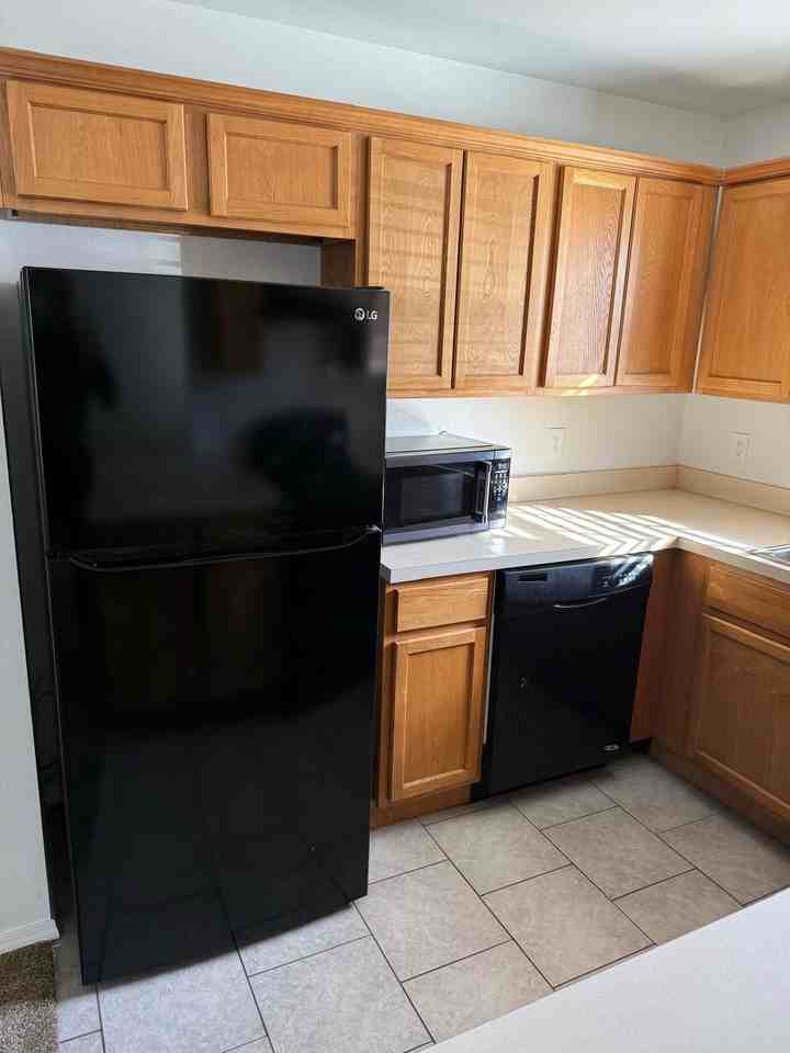 1920 Galveston Ave #1922 - Photo 3 of 16