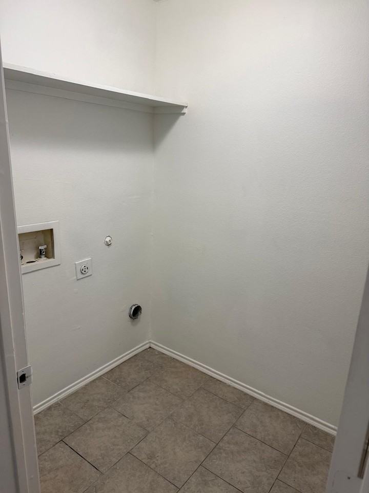 1920 Galveston Ave #1922 - Photo 6 of 16