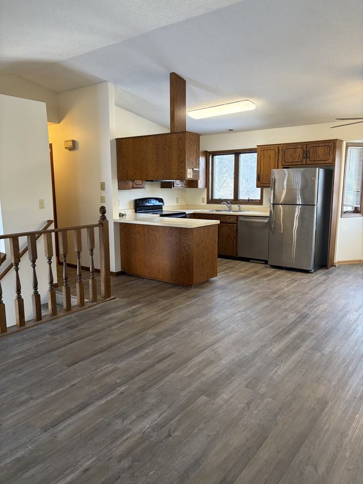 1020 Benedict Dr #NA - Photo 3 of 13