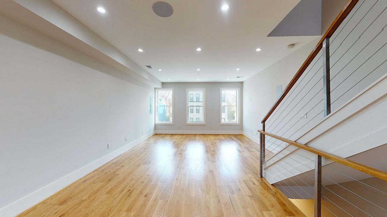 523 Lamont St Nw #2A - Photo 3 of 10