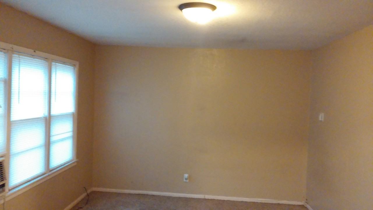 S Summit St #928 - Photo 3 of 10