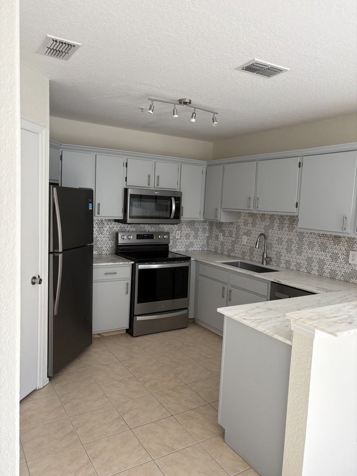 1701 The Greens Way #222 - Photo 2 of 22