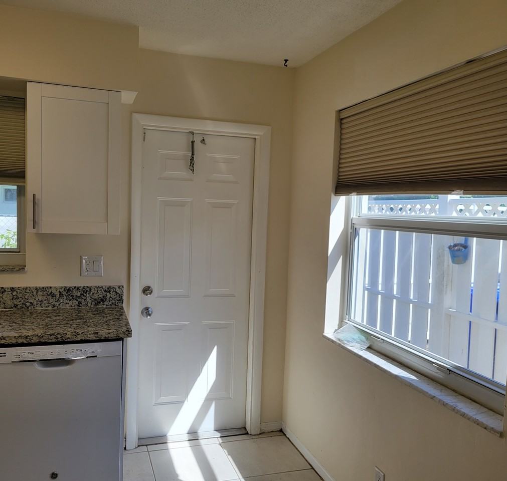 2011 Ne 56th St #3 - Photo 4 of 12