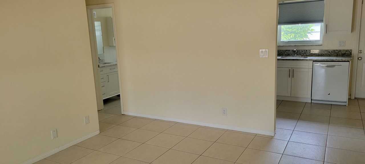 2011 Ne 56th St #3 - Photo 6 of 12