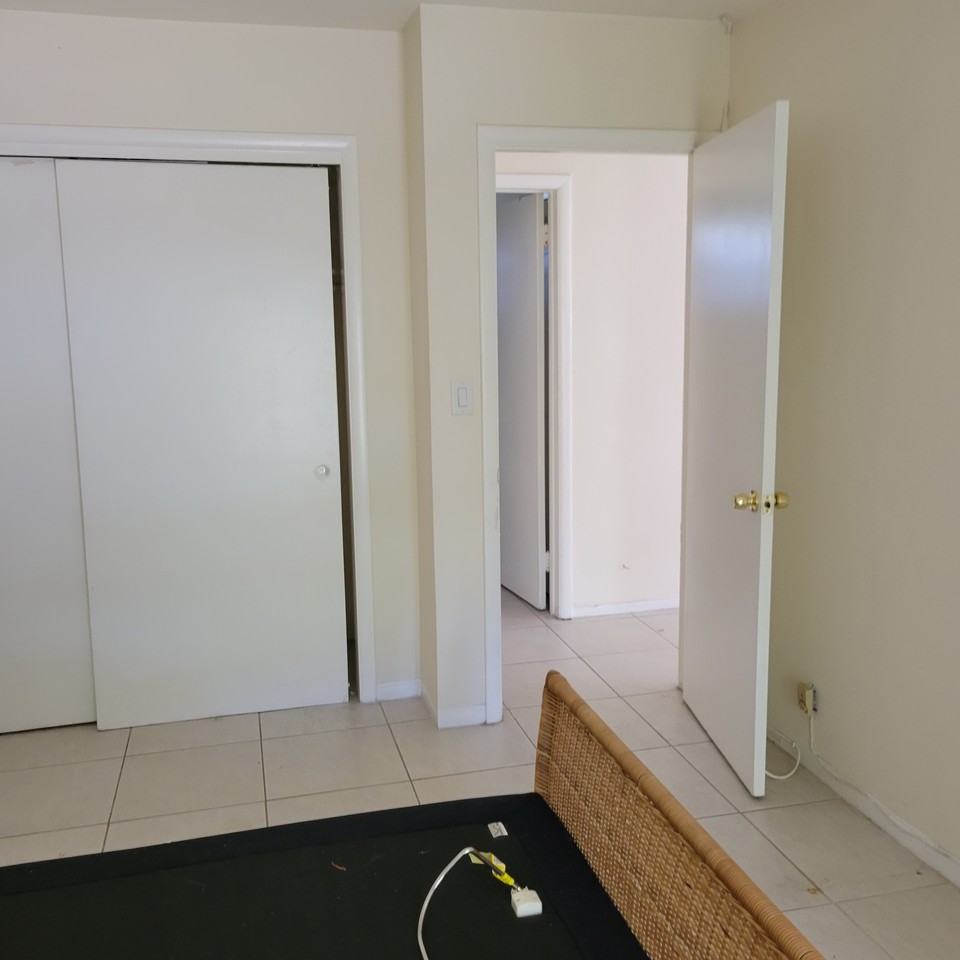 2011 Ne 56th St #3 - Photo 7 of 12