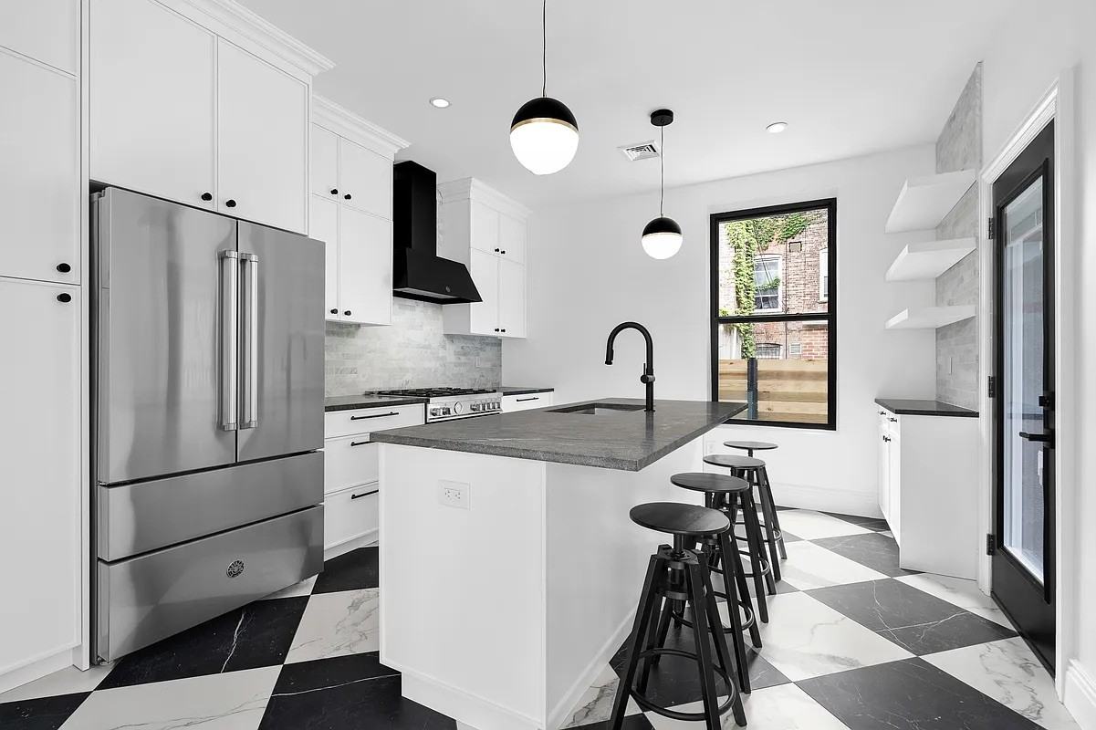 1247 Union St #2 - Photo 2 of 13