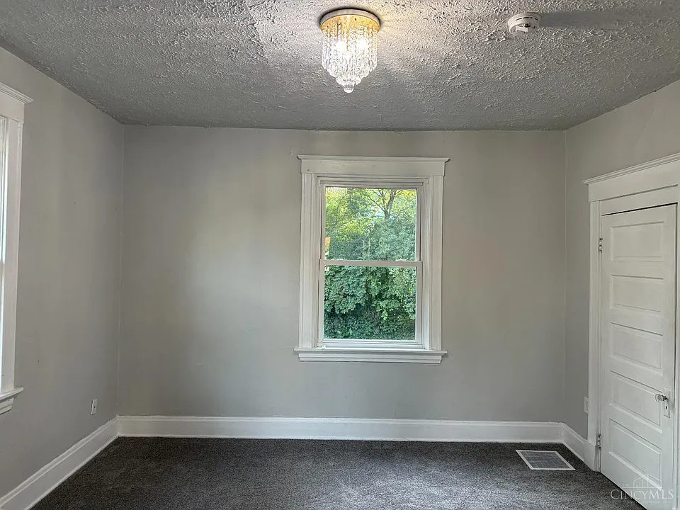 2025 Burnet Ave #2 - Photo 6 of 24