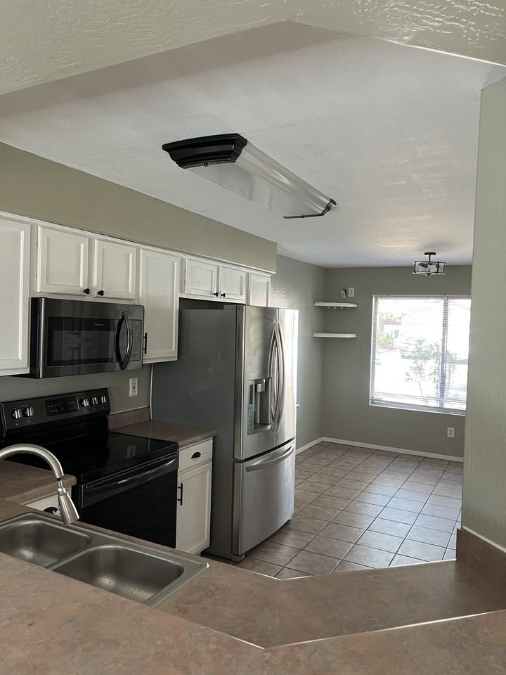 1371 E 10th Pl #NA - Photo 3 of 13