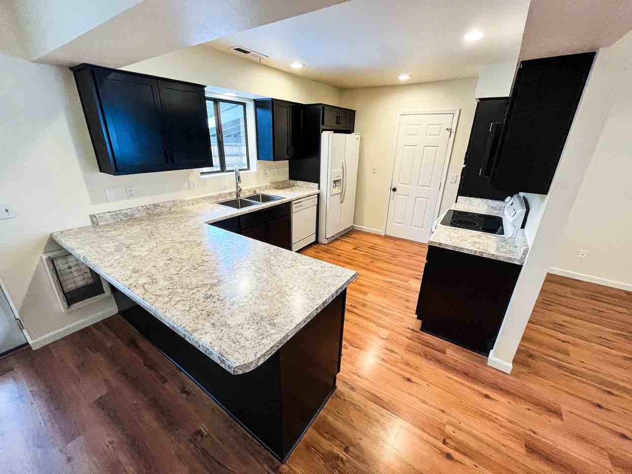 3100 W Sheila Dr #NA - Photo 6 of 17