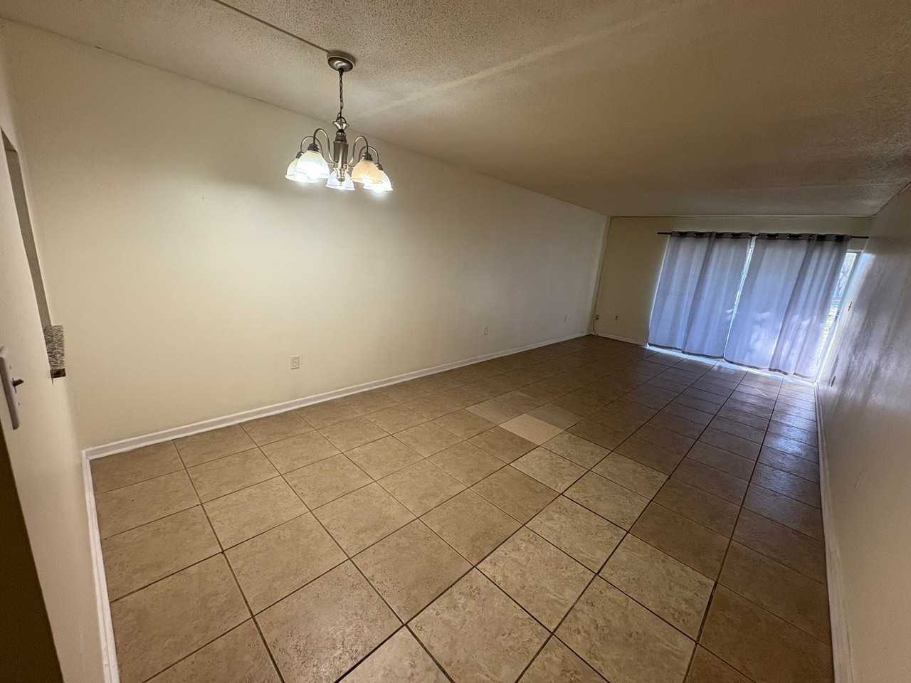 623 N Bay St #2 - Photo 6 of 10