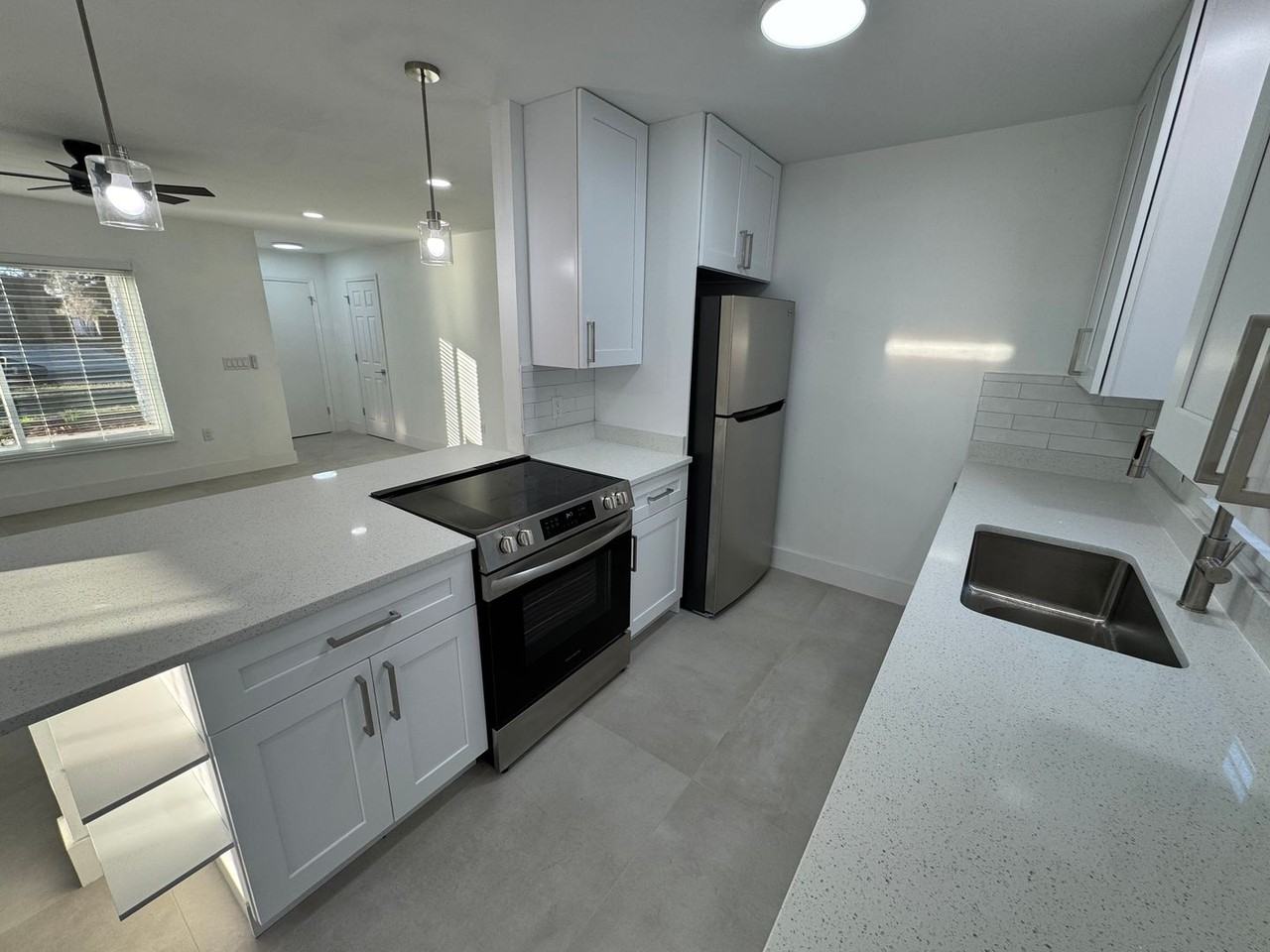 3203 Calumet Dr - Photo 3 of 18