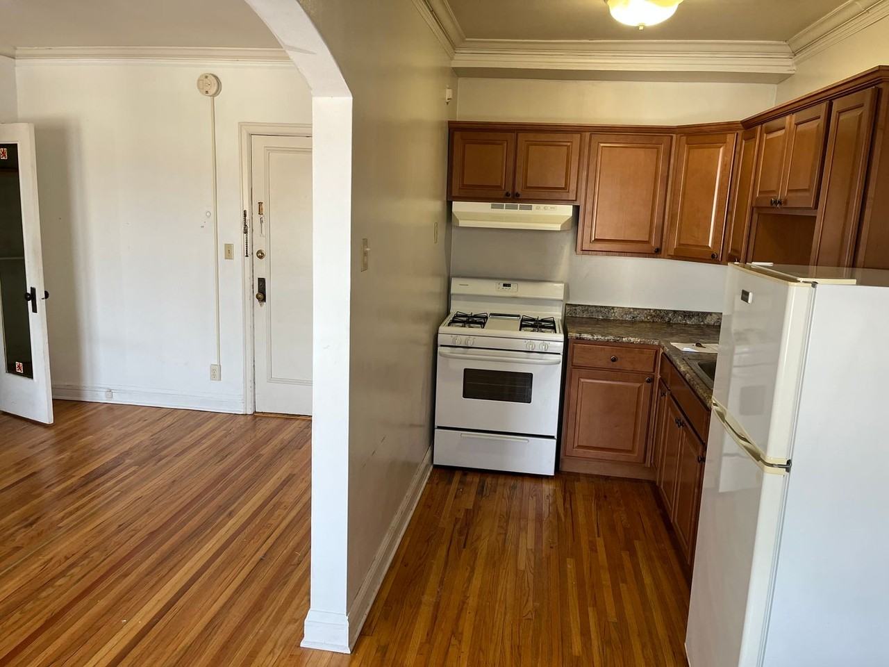 2552 Garfield Ave S - Photo 4 of 11