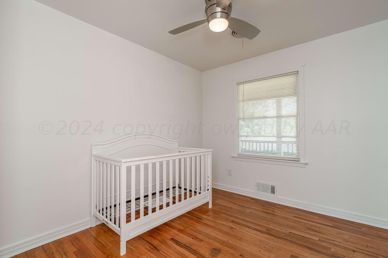 1538 Bell St - Photo 3 of 20