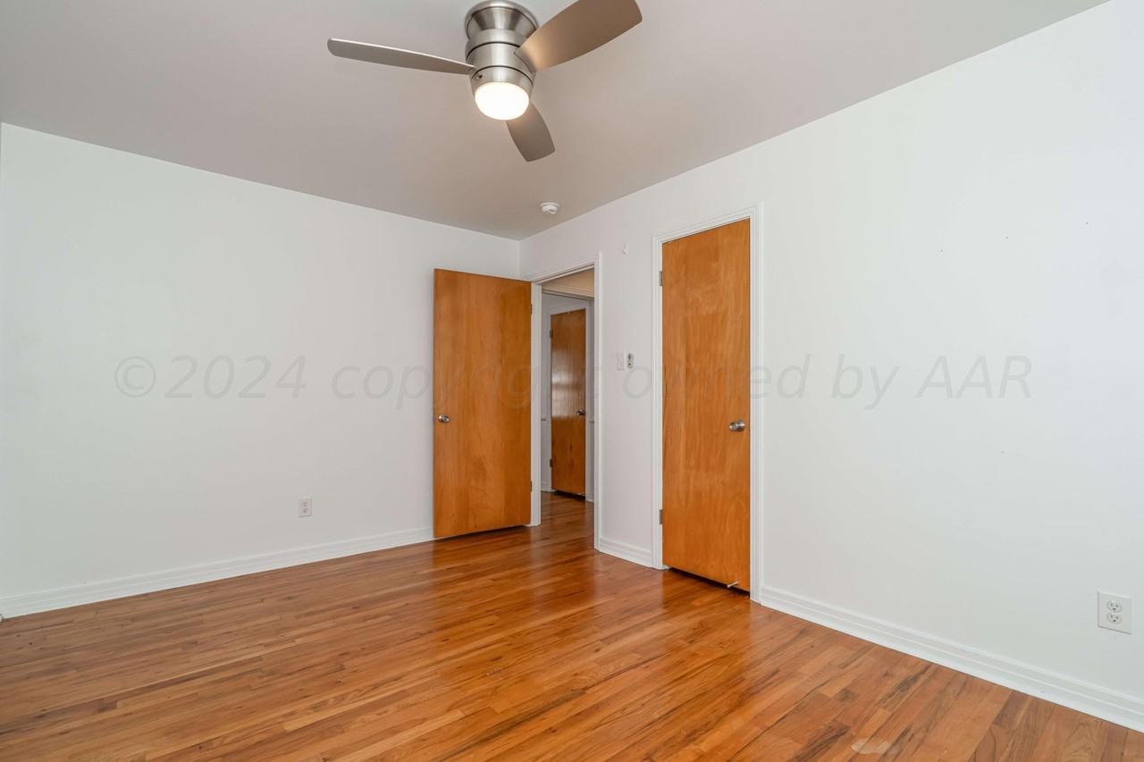 1538 Bell St - Photo 7 of 20