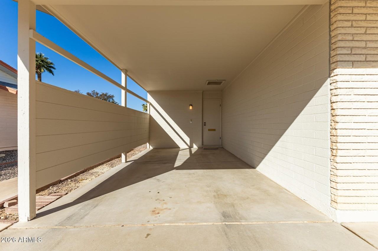 11014 W Cheryl Dr - Photo 4 of 40