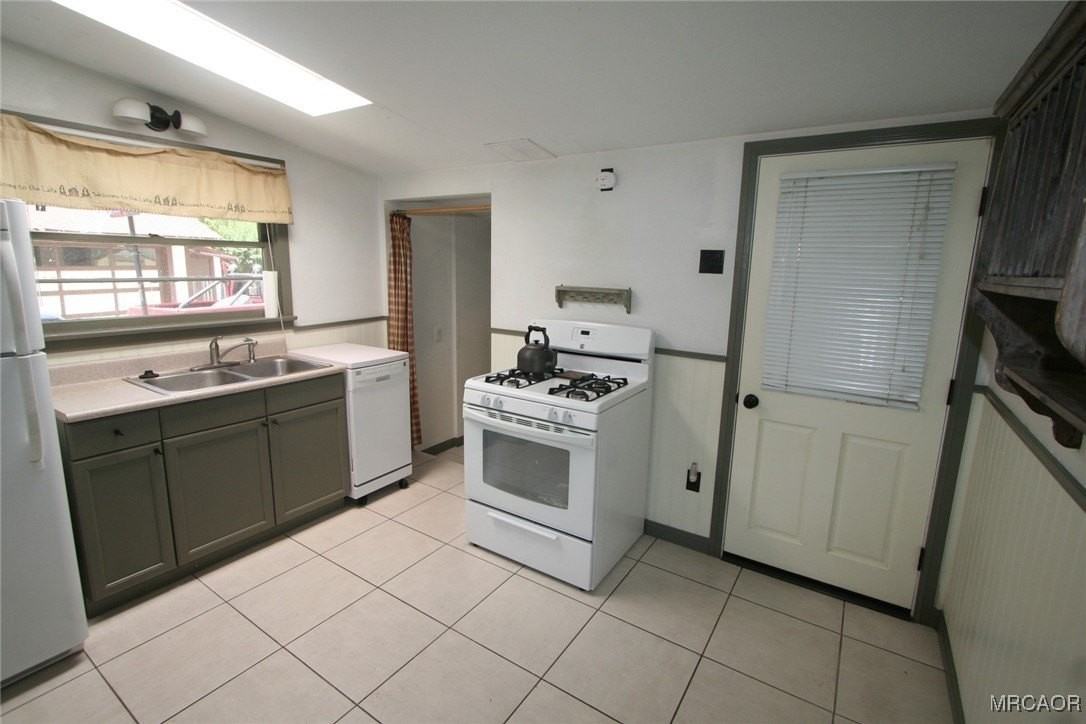 1004 Canyon Rd Unit 2 #2 - Photo 5 of 15