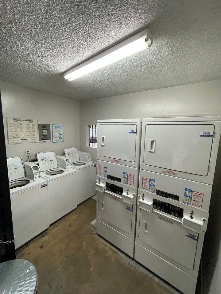 STONEGATE APARTMENTS - Photo 6 of 27