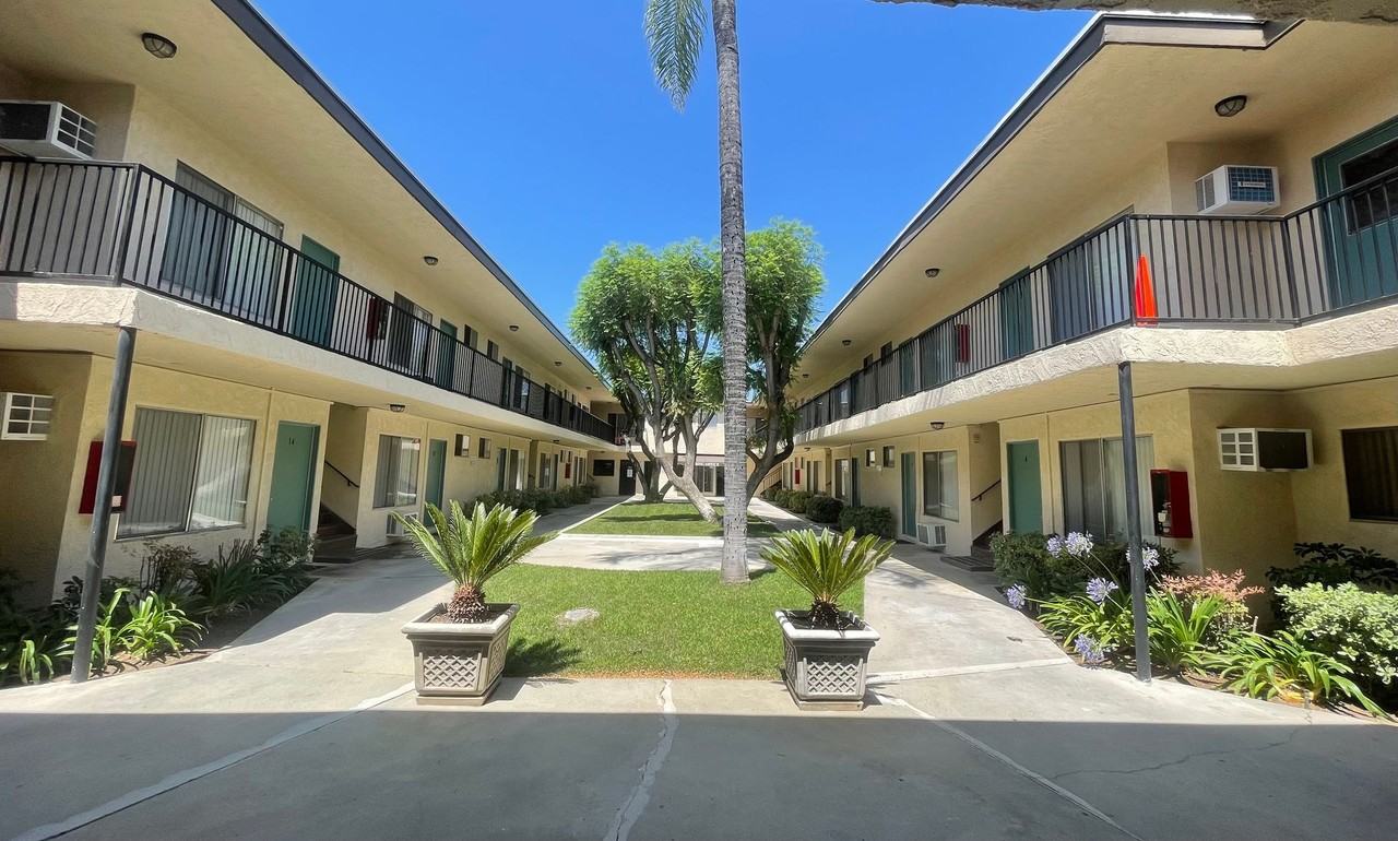 STONEGATE APARTMENTS - Photo 6 of 21